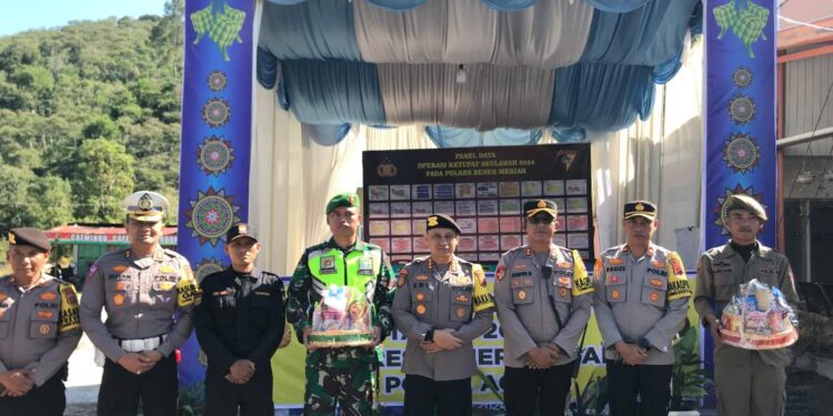 Kapolres Dampingi Tim Supervisi Polda Aceh Melakukan Pengecekkan Pos Ketupat Di Bener Meriah 