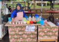 Jumat Berkah, Mamak Roni Bersama Kak Ria ” Berbagi Es Teler Dan Nasi Ayam Sambel Hijau Gratis”