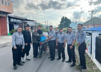 Sambut HBP Ke-60 Tahun 2024, Pegawai Rutan Takengon Bagikan Takjil Gratis Kepada Masyarakat