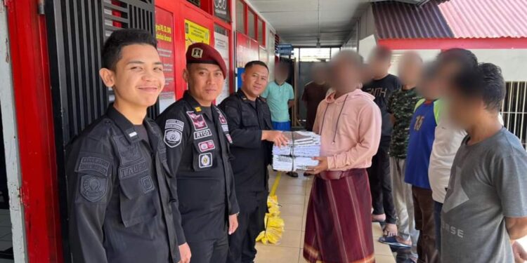 Sambut Idul Fitri 1445 H, Rutan Takengon Bagikan Baju Seragam Bagi Tamping Dan Baju Koko Kepada Seluruh WBP