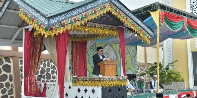 Shalat Idul Fitri 1445 H, Pj. Bupati Haili Yoga Ajak Masyarakat Sukseskan Program Pemerintah Daerah