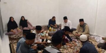 Total Rp. 80 juta, Pj. Bupati Haili Yoga Ikut Menghitung Sumbangan Masyarakat Bener Meriah Pasca Shalat Ied Idul Fitri 1445 H