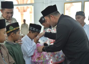 Beri Santuni Di Kecamatan Gajah Putih Dan PRG, Pj. Bupati Haili Yoga : Terus Peduli Kepada Anak Yatim