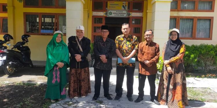 Pendamping Sertifikat Halal KUA Pegasing Melakukan Survey Kantin MAN 3 Aceh Tengah 