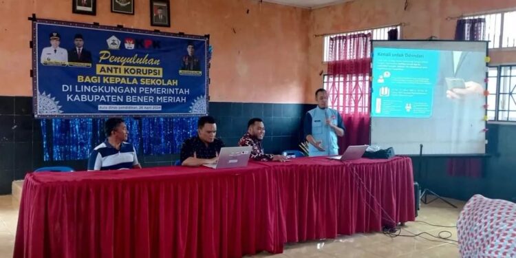 Plt. Asisten 1 Buka Penyuluhan Anti Korupsi Bagi Kepala Sekolah Di Lingkungan Pemkab Bener Meriah