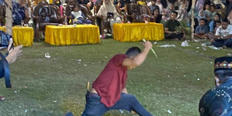 Atraksi Debus Dari Abdya Meriahkan Hari Jadi Ke 25 Aceh Singkil