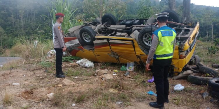 Diduga Tidak Mengetahui Medan, Satu Unit Minibus Alami Kecelakaan Di Bener Meriah