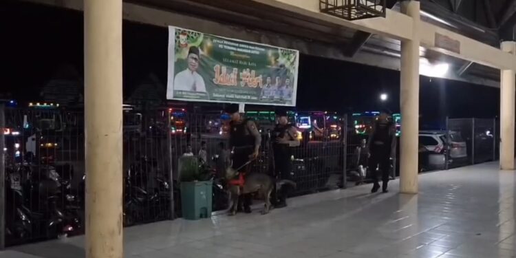 Melakukan Patroli Dan sterilisasi di Terminal Regional Daya