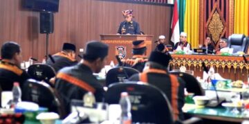 Sidang Paripurna Istimewa HUT Kabupaten Gayo Lues Ke-22, Diwarnai Pemberian Bingkisan Kepada Para Pendiri