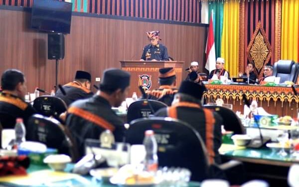 Sidang Paripurna Istimewa HUT Kabupaten Gayo Lues Ke-22, Diwarnai Pemberian Bingkisan Kepada Para Pendiri