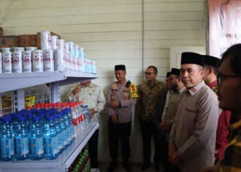Kapolres Hadiri Penyerahan Sertifikat Tanah Wakaf Dan Sertifikat Produk Halal Pelaku Umkm Di Aceh Tengah