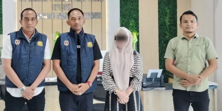 Ditreskrimsus Polda Aceh Serahkan Tersangka Kasus Promosi Judi Online ke JPU
