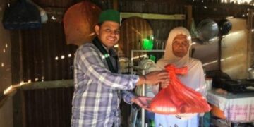 HMI Cabang Lhokseumawe-Aceh Utara Membagikan Paket Sembako Kepada Kaum Dhuafa