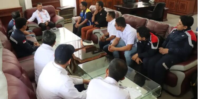 Pastikan Konstruksi Venue PON XXI Berjalan Lancar, Pj Bupati T Mirzuan Terima Audiensi Satker PUPR