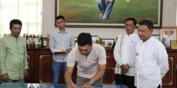 Penandatanganan Kontrak Proyek DAK 2024, Pj Bupati T Mirzuan : Proyek Ini Dapat Mensejahterakan Masyarakat