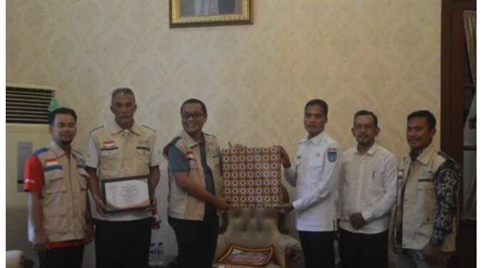 PLN UP3 Langsa Salurkan Zakat Rp 50 Juta ke Baitul Mal Langsa