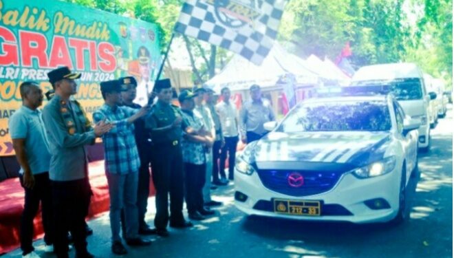 Pj.Walikota Lepas Tiga Mobil Hiace Mudik Gratis Idul Fitri 1445 Hijriah