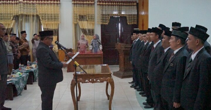 LANTIK DAN KUKUHKAN PENGURUS MPD, INI PESAN PJ. BUPATI ASRA