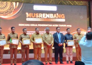 Pj Bupati Aceh Tamiang Terima Anugerah  Perencanaan A Madjid Ibrahim Ke X
