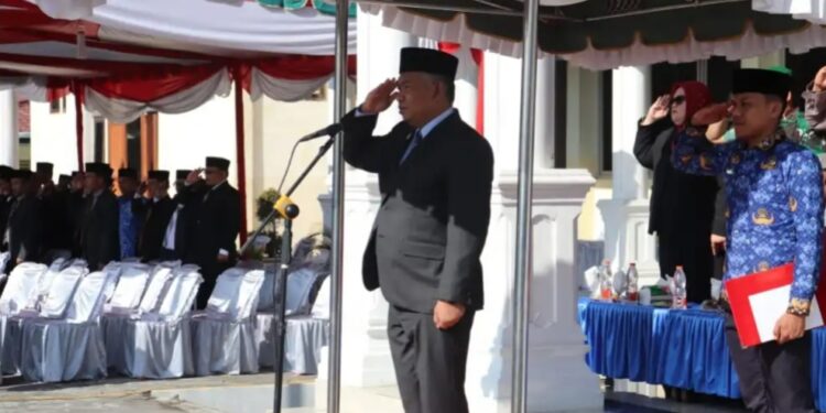 Sekda Aceh Tengah Subhandhy Pimpin Upacara Peringatan Hari OTDA Ke-XXVIII