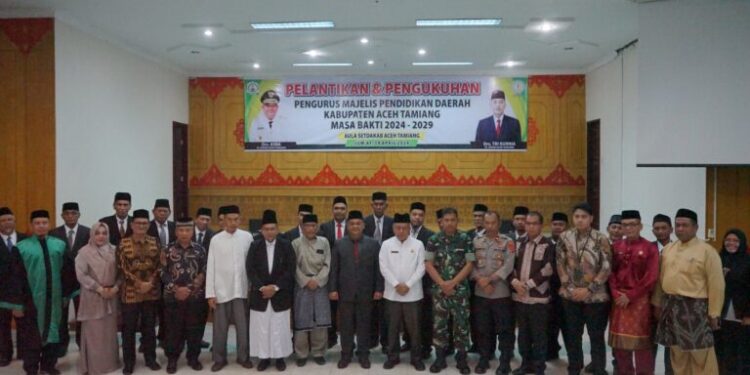 PJ. Bupati Asra Lantik dan Kukuhkan Pengurus MPD