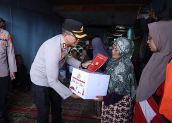 Kapolres AKBP Nanang Indra Bakti Salurkan Bantuan Kepada Korban Kebakaran Di Bahgie Bertona Bener Meriah 