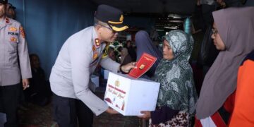Kapolres AKBP Nanang Indra Bakti Salurkan Bantuan Kepada Korban Kebakaran Di Bahgie Bertona Bener Meriah 