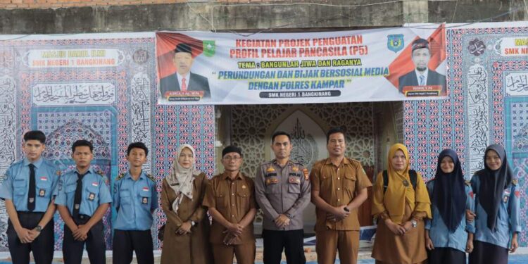 Polres Kampar Dan SMK N 1 Bangkinang Edukasi Siswa Agar Cakap Bersosial Media