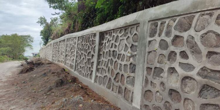 Pekerjaan Tembok Penahanan Tanah(TPT) Kampung Selisih Mara, Diduga Proyek Siluman 