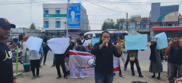 Leasing FIF Aceh Tamiang Dihadang Demonstrasi Garang