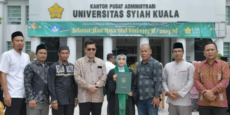 Hadiri Wisuda, Pj Bupati Haili Yoga Bangga Jamaah Masjid Antarkan Siti Aisyah Menjadi Sarjana