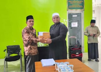 Pemkab Bireuen Salurkan Bantuan Kitab Dan Komputer Untuk 36 Dayah