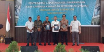 Pj Bupati Azmi Terima Penghargaan Predikat Opini WTP Yang Ke 8 Kalinya Dari BPK RI