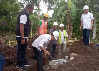 Pj Bupati Bireuen Aulia Sofyan Letak Batu Pertama Rumah Layak Huni Dari Perkim