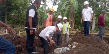 Pj Bupati Bireuen Aulia Sofyan Letak Batu Pertama Rumah Layak Huni Dari Perkim