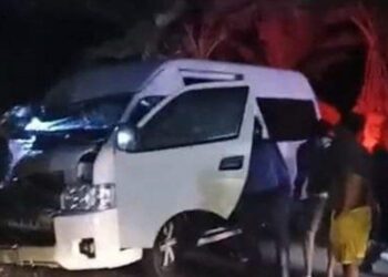 Laka Lantas Mini Bus Hiace Vs Truk Tronton Enam Orang Terluka Parah
