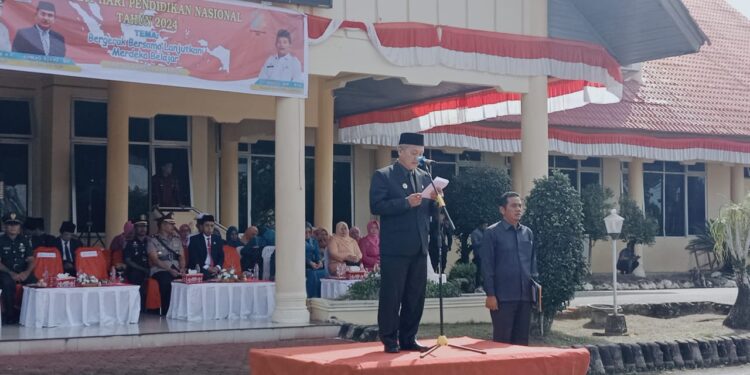 Peringatan Hardiknas Di Aceh Singkil Berjalan Khidmat Sembari Pembagian Jadup Terhadap Warga Miskin