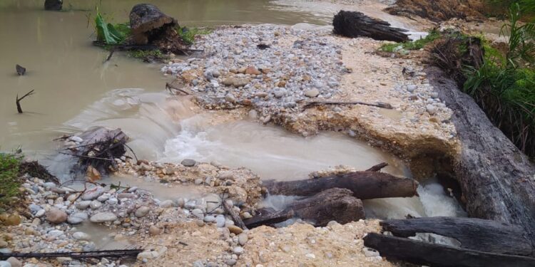 Akibat Luapan Banjir, Akses Jalan Di Kuta Baharu- Singkohor Putus