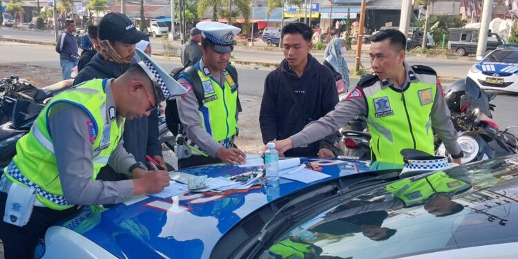 Satlantas Polres Aceh Tengah Himbau Kepada Pengguna Jalan Untuk Tertib Berlalu Lintas
