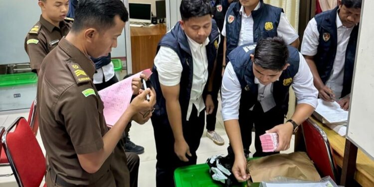 Ditreskrimsus Polda Aceh Serahkan Tersangka Dan BB RS Regional Aceh Tengah Ke Jaksa