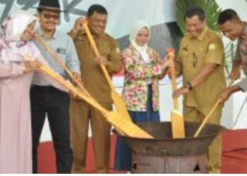 Wakili Pj Bupati, Sekda Aceh Besar Buka Kenduri Aceh Rayeuk Di Kota Jantho