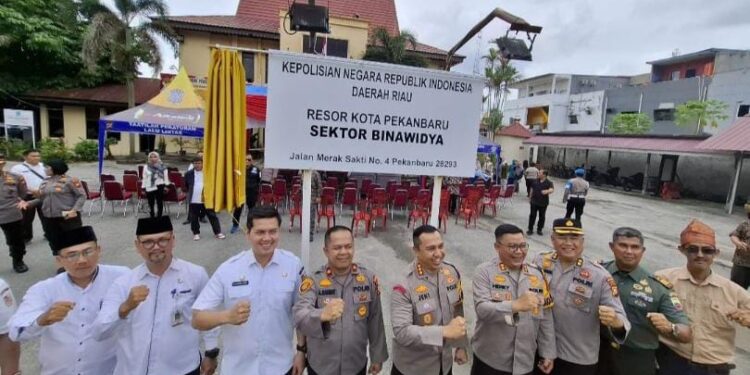 Kapolresta Pekanbaru Meresmikan Nomenklatur Polsek Tampan Menjadi Polsek Binawidya