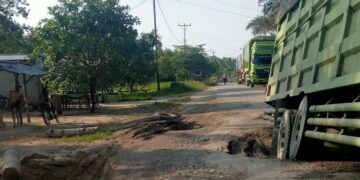 Jalan Provinsi Lintas Teluk kuantan Air Molek Inhu Hancur, Masyarakat Harap Perhatian Serius Pemprov
