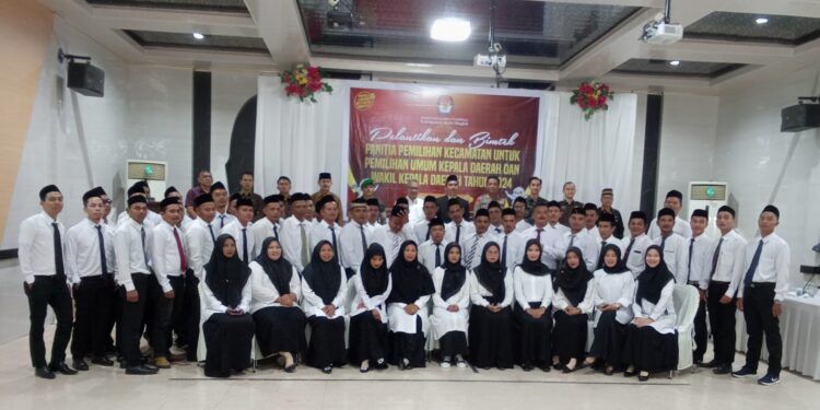 Usai Ambil Sumpah, Pj Bupati Azmi Sampaikan Pesan Khusus Kepada 55 PPK Dan PPS