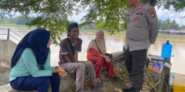 Sat Binmas Polres Kuansing Beri Himbauan Kepada Masyarakat Mengantar Dan Penjemputan Jemaah Haji