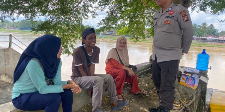 Sat Binmas Polres Kuansing Beri Himbauan Kepada Masyarakat Mengantar Dan Penjemputan Jemaah Haji