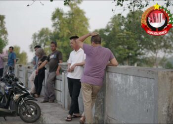 Bupati Rohil Tinjau Pembangunan Jembatan Parit Atmo Bagansiapiapi Yang Hampir Rubuh