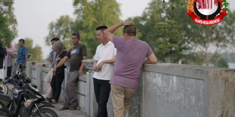 Bupati Rohil Tinjau Pembangunan Jembatan Parit Atmo Bagansiapiapi Yang Hampir Rubuh