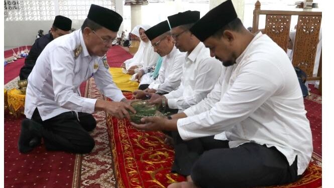 Peusijuek Jemaah Calon Haji, Pj Wali Kota: Semoga Menjadi Haji Mabrur