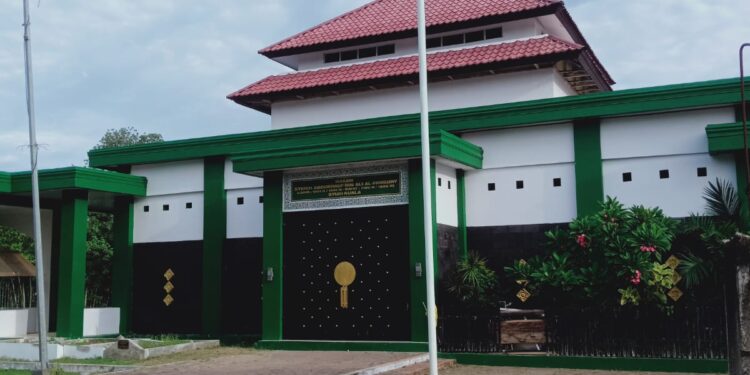 Ziarah Ke Makam Syeih Abdurrauf Bin Ali Alfansuri Di Syiah Kuala Banda Aceh